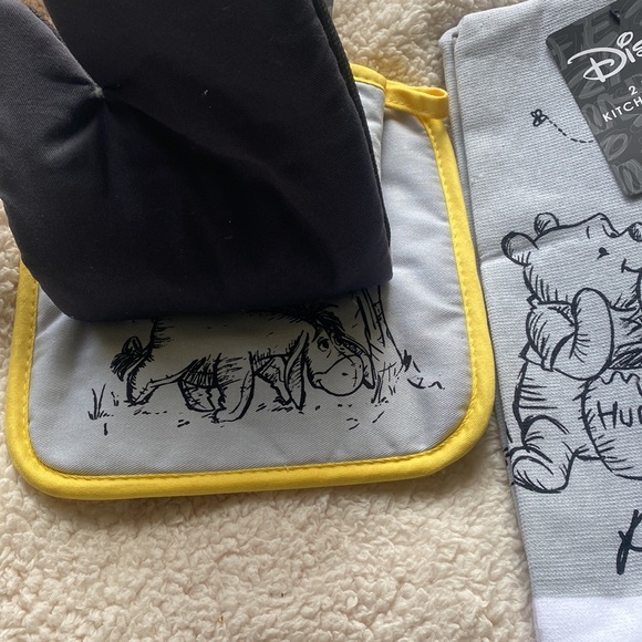 Disney Winnie the Pooh and Eeyore 2 Kitchen Towels, Oven Mitt and Pot Holder - Picture 4 of 4